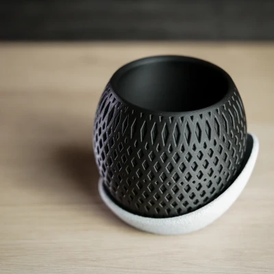 Chậu cây hiện đại với đế bao quanh tối giản