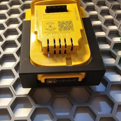 Dewalt hoặc Black & Decker 2AH BRACKET với tường lưu trữ tổ ong HSW.