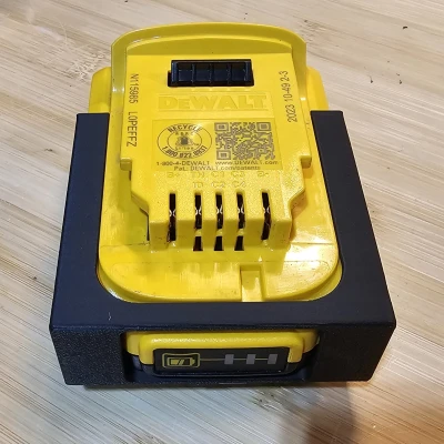 Dewalt hoặc Black & Decker 2AH BRACKET với tường lưu trữ tổ ong HSW.