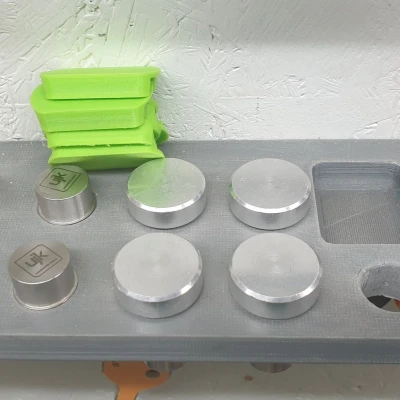 Giá đỡ chó UJK 20mm V2 treo tường với 9 lỗ và ngăn nhỏ