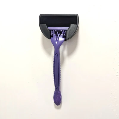 Giá đỡ dao cạo treo tường tiện lợi và hiện đại