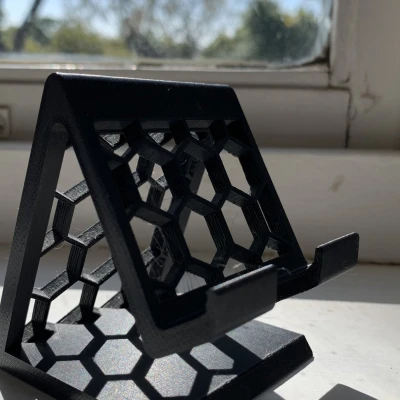 Giá đỡ điện thoại cấu trúc tổ ong có chỗ sạc