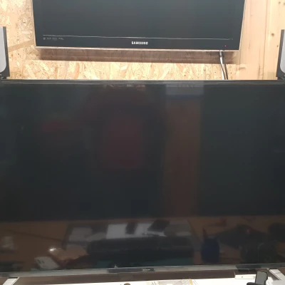 Giá đỡ loa đơn giản cho TV