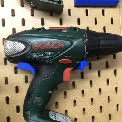 Giá đỡ Máy khoan BOSCH PSB-18-LI-2 18V cho Skadis