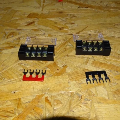 Hộp nguồn 24V Mean Well LRS-150-24 với công tắc và đồng hồ đo