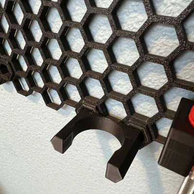 Kệ Giữ Đèn Pin Nebo Slyde King (2000 Lumen) Cho Tường Lưới Tổ Ong