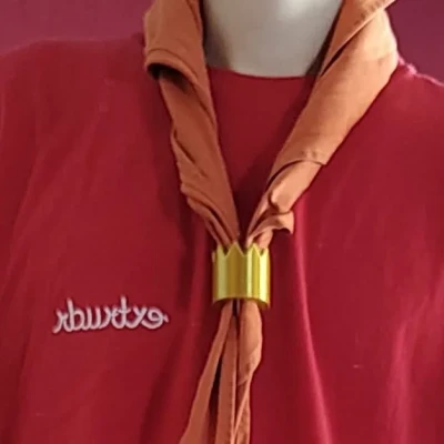 Khăn quàng cổ hình vương miện cho đội trưởng hướng đạo