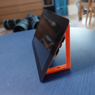 Khung và Chân Đế Đơn Giản cho Màn Hình Cảm Ứng Raspberry Pi 2