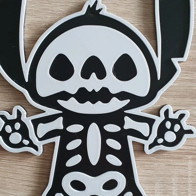 Mặt dây chuyền Halloween Stitch với thiết kế độc đáo