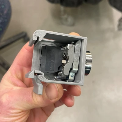 Nút bấm gắn ray DIN