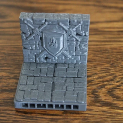 Tấm tường OpenLock với kiếm và khiên trang trí