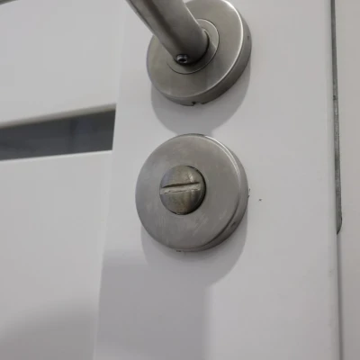 Nhà vệ sinh/cửa phòng tắm mở khóa