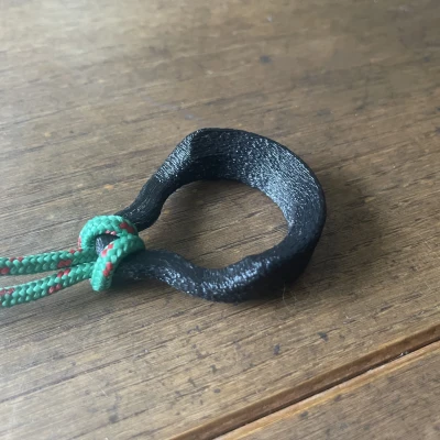 Người treo chai nước dopper