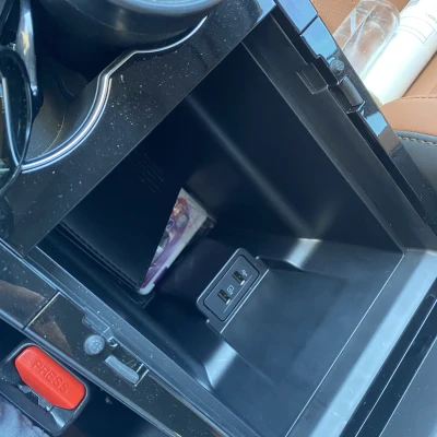 Hộp lưu trữ Chery Tiggo 8