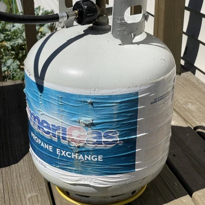 Vòng xe tăng propane đứng với hệ thống thoát nước