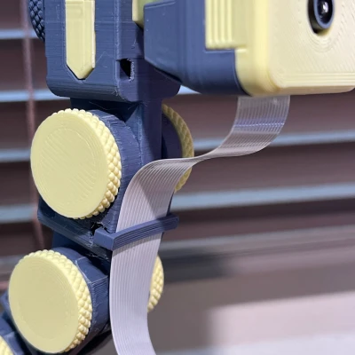 Clip để giữ cáp phẳng tại chỗ