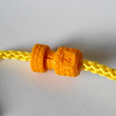 Nắm chặt mâm cặp