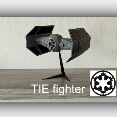 Mô hình máy bay chiến đấu cà vạt của Darth Vader