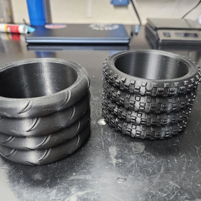 Người giữ bút chì lốp xe máy