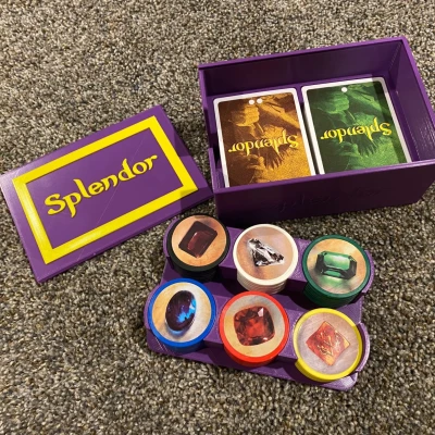 Tuy nhiên, một hộp huy hoàng khác