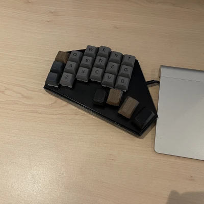 Bàn phím chia 3D và hardwired