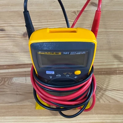 Người giữ Fluke 101 với vị trí cho khách hàng tiềm năng