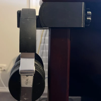 Gắn tai nghe (góc phải)