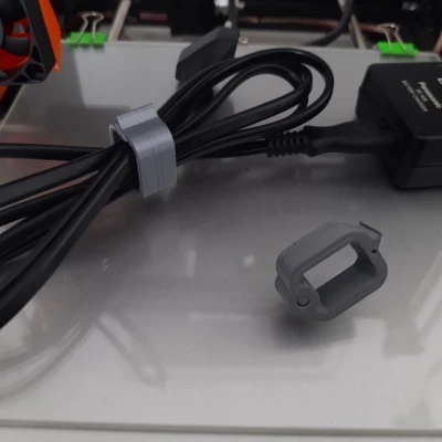 Giá đỡ cáp bản lề