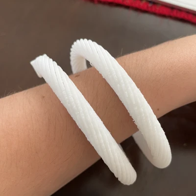 Vòng đeo tay "dây" linh hoạt