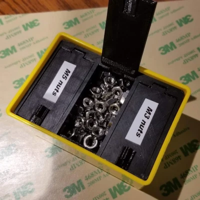 Nhà tổ chức Stanley 014725R - Thùng khoang trung bình 3 có nắp