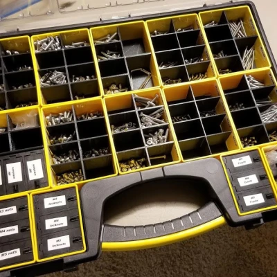 Nhà tổ chức Stanley 014725R - Thùng khoang trung bình 3 có nắp