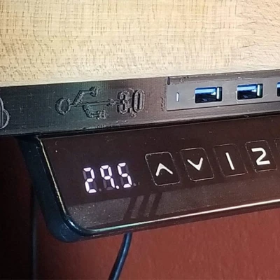 Dưới bộ mở rộng bằng tai nghe/thanh âm thanh và trung tâm ANKER USB 3.0