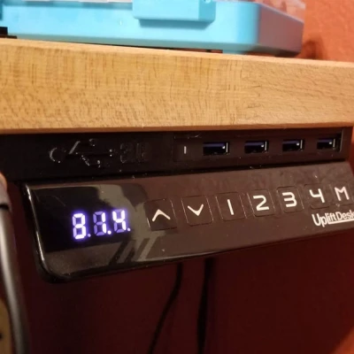 Dưới bộ mở rộng bằng tai nghe/thanh âm thanh và trung tâm ANKER USB 3.0