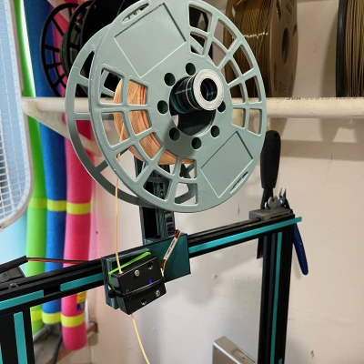 Người giữ ống dẫn trên cùng