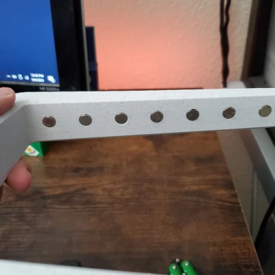 Người giữ dao từ tính