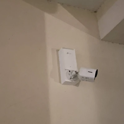 TP-Link EAP615, EAP225, EAP235 Spacer cho "ngoài trời" và tùy chọn với việc gắn camera an ninh.