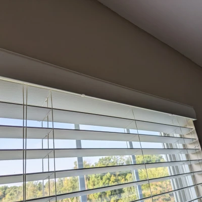 Hunter Douglas Woodmate Valence Clip 2-1/2 '' | 63,5mm - Trang trí mù cửa sổ Venice