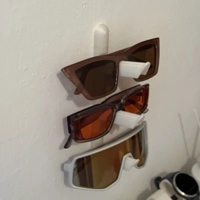 Giá treo tường giữ kính