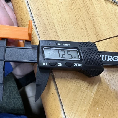 Núi bảo vệ Surge - vít quầy