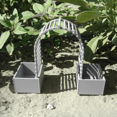 Mini Garden Gate Planter/Vine Ladder