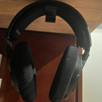 Móc tai nghe tối giản