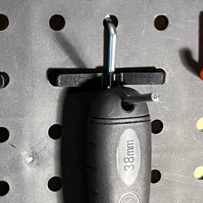 Clip lưu giữ pegboard