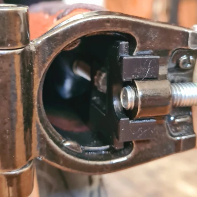 Giá đỡ ruột xe Brompton