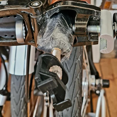 Giá đỡ ruột xe Brompton