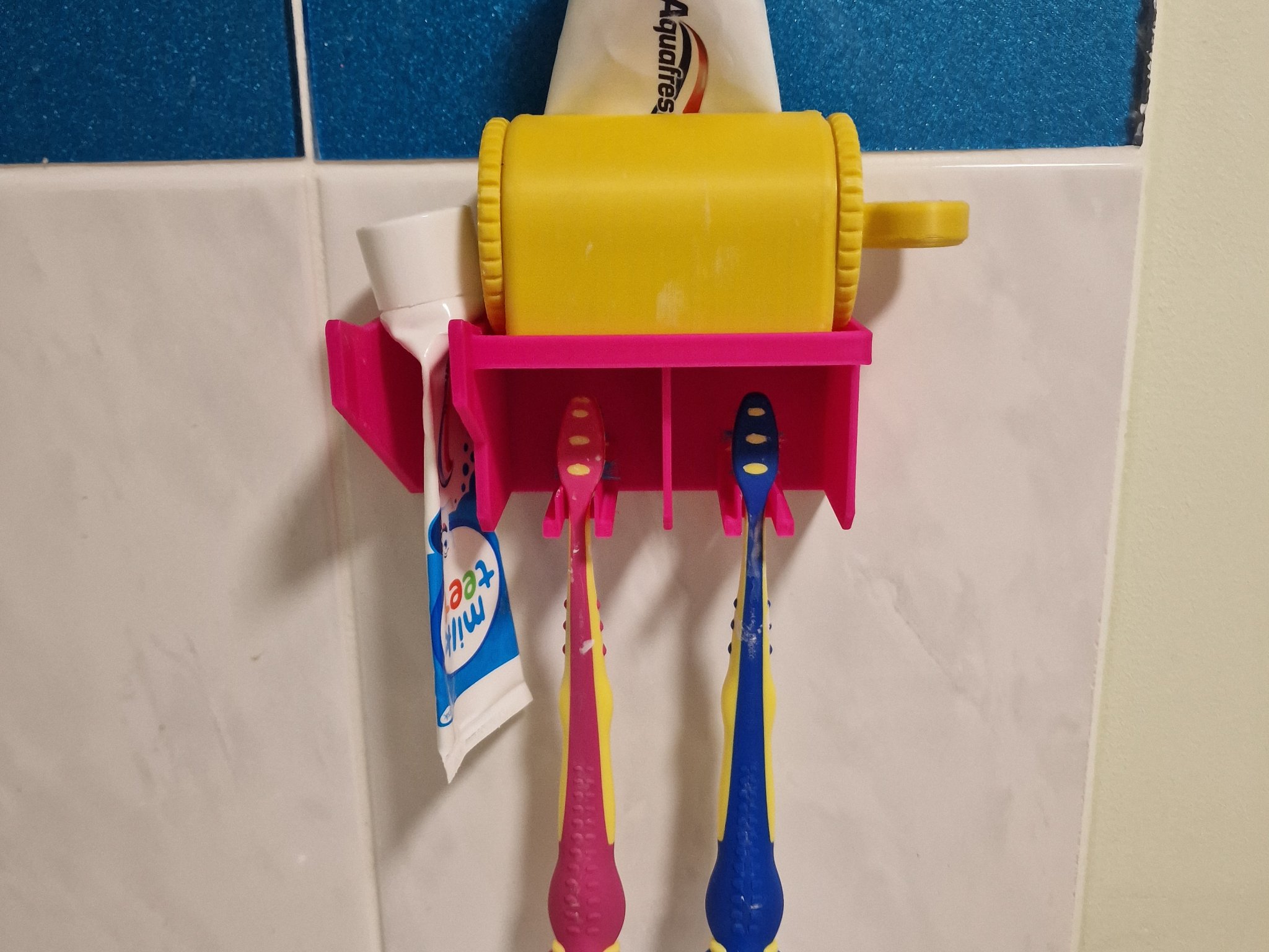 Giá đỡ bàn chải đánh răng đôi kèm khay để kem đánh răng