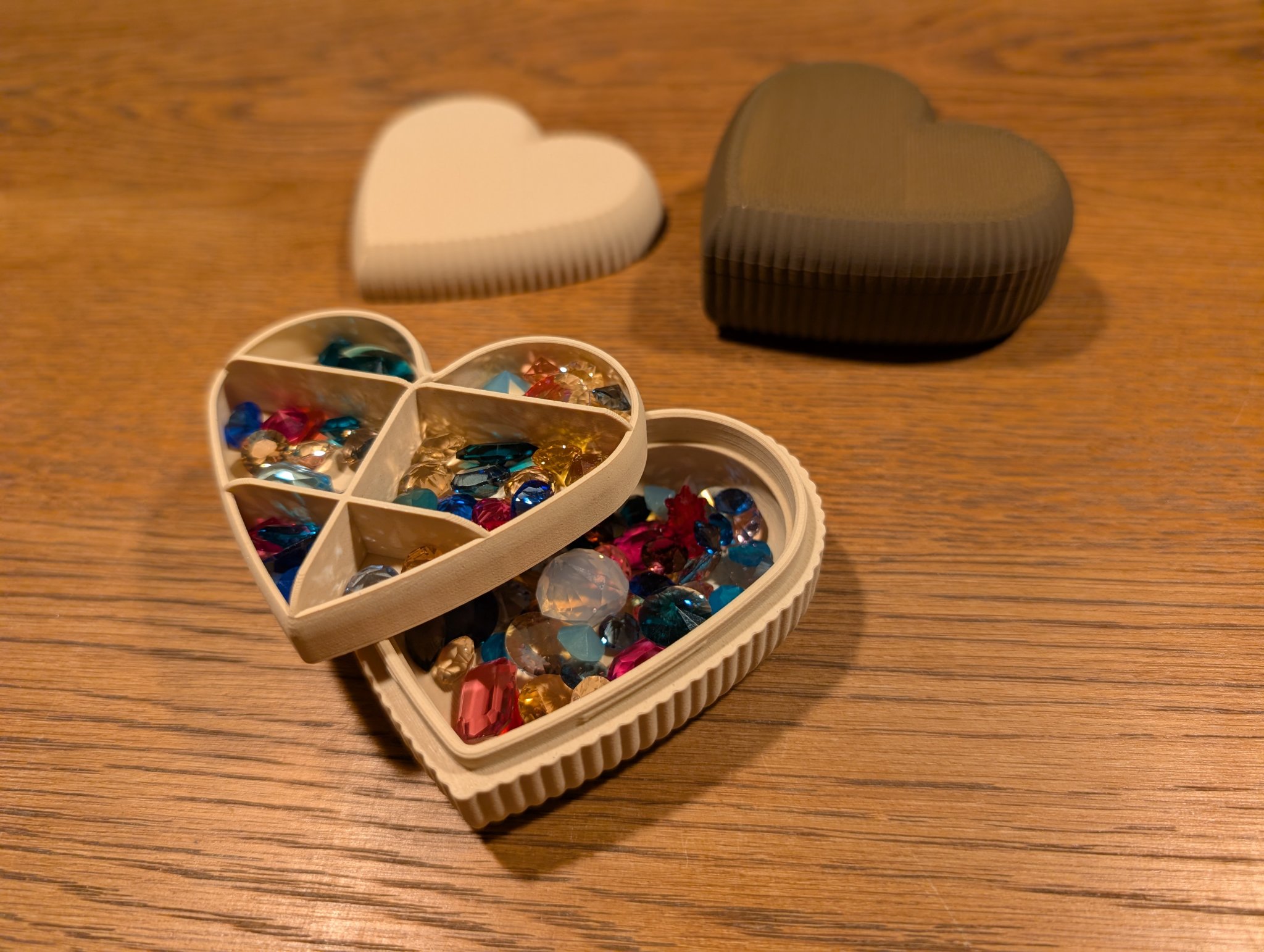 Hộp trang sức hình trái tim Cupid’s Cache hấp dẫn