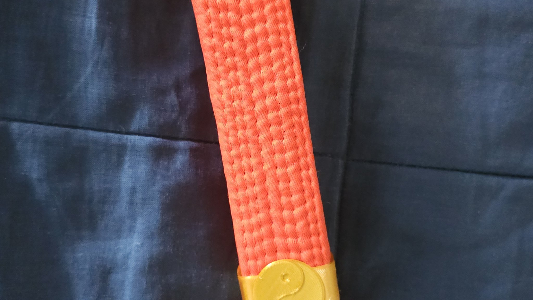 Dây đai võ thuật với huy hiệu Yin & Yang