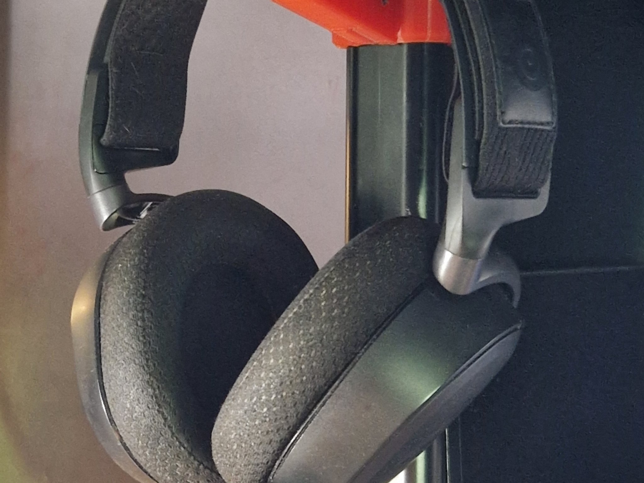 Giá treo tai nghe Ikea Fredde cho bàn làm việc