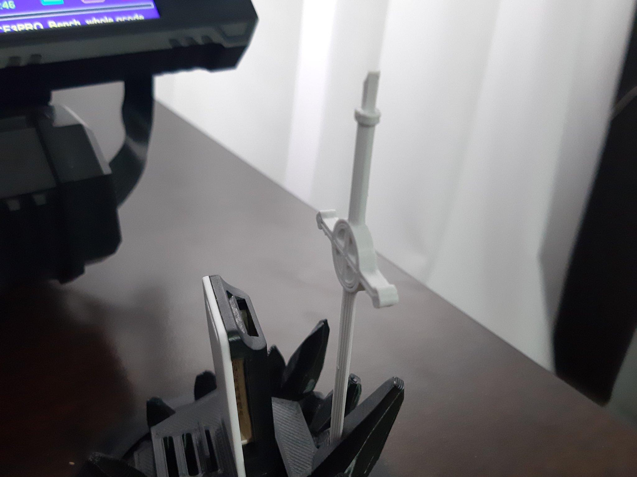 Giá đỡ thẻ SD và USB kiểu Gormmet cho bàn