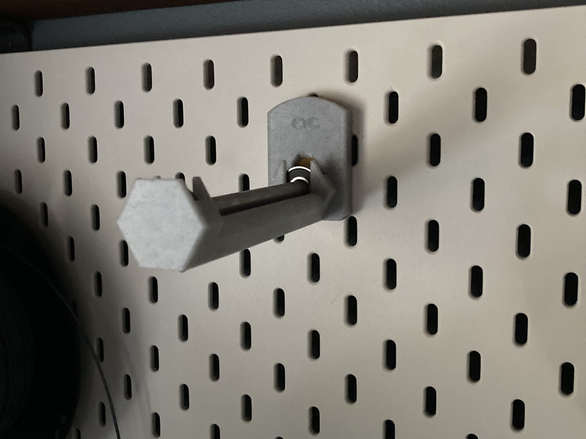 Giá đỡ cuộn cho bảng ghim Skadis